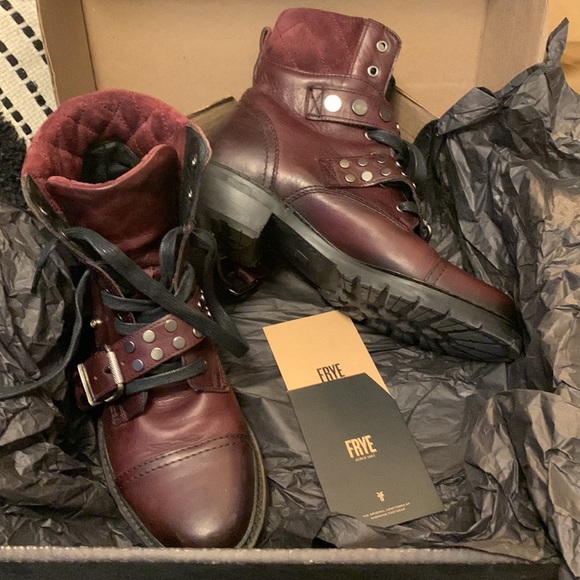 💕TRADE ONLY 4 MICHELLE💕
🥾Authentic Frye Samantha Stud Hiker🥾 - Picture 5 of 14